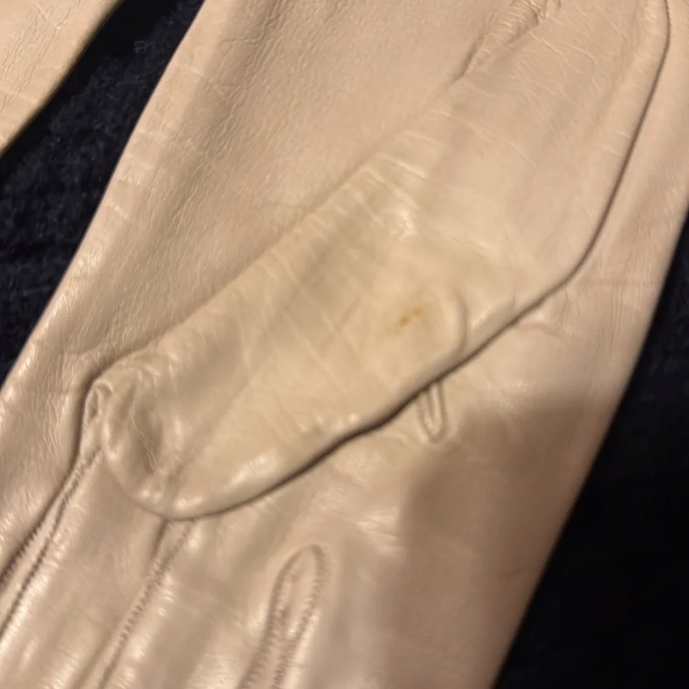 Vintage Denise Francelle Edelton France kid leather gloves Cream color